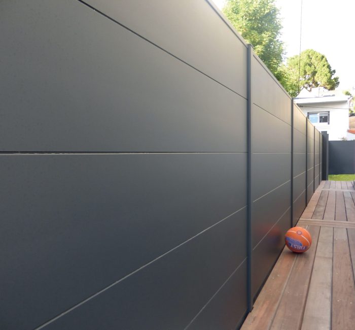 kostum_aluminium_contemporain_cloture_pleine_tellen_karantan_7016 (17)